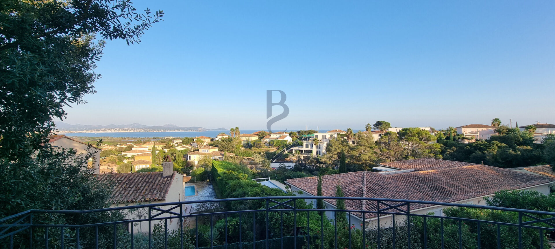 VILLA VUE MER SAINT AYGULF 9\/18